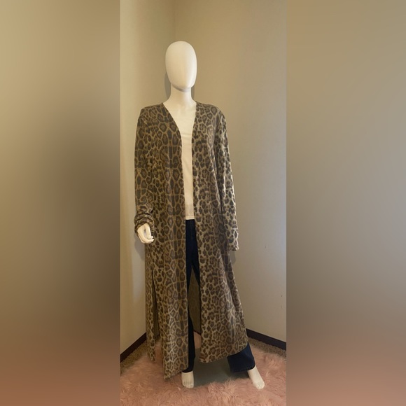 Sweaters - Women’s 2X/3X Cheetah Print Long Cardigan. Fleece Material.